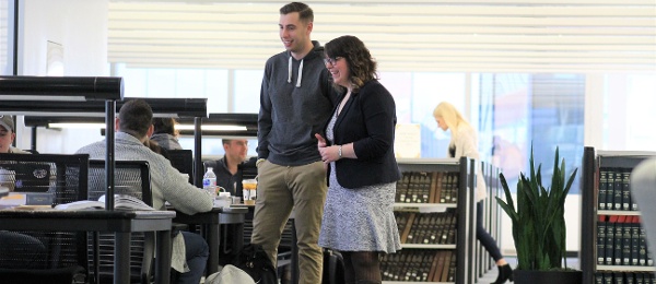 librarian-talking-with-group-students-at-table